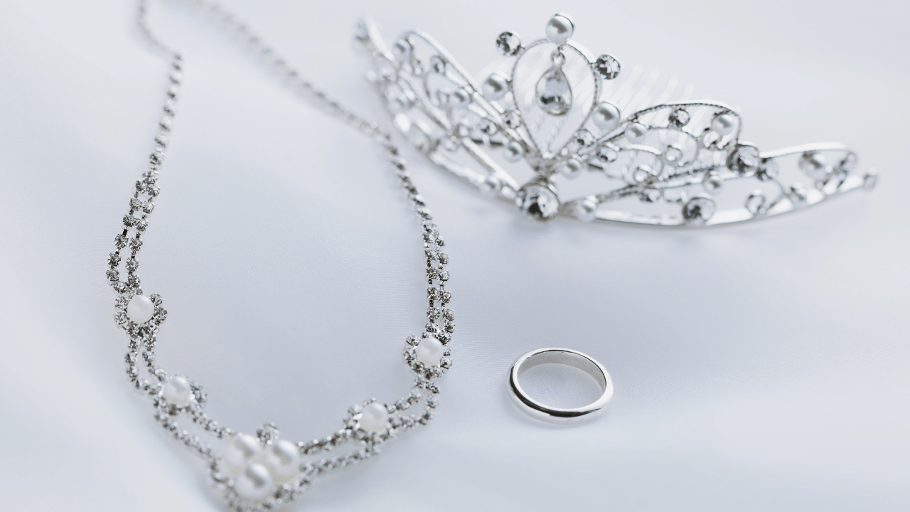 Silver: വീട്ടിൽ എത്ര വെള്ളി സൂക്ഷിക്കാം? നിയമങ്ങളും, നികുതിയും അറിഞ്ഞിരിക്കാം