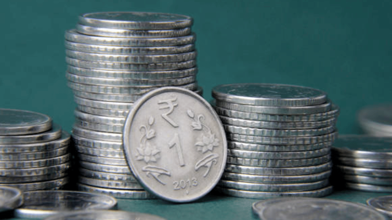 ട്രംപിന്റെ നയങ്ങൾ സ്വർണം, വെള്ളി മുതലായ ലോഹങ്ങളുടെ വിലയെ സ്വാധീനിക്കുന്നുണ്ട്. താരിഫ് ഭീഷണികളും ഗ്രീൻലാൻഡുമായി ബന്ധപ്പെട്ട തർക്കങ്ങളും ആഗോളതലത്തിൽ വലിയ പിരിമുറുക്കങ്ങൾക്ക് കാരണമായി. ഇതോടെ സുരക്ഷിത നിക്ഷേപം എന്ന നിലയിൽ വെള്ളിയുടെ ഡിമാൻഡ് വർദ്ധിച്ചു.
