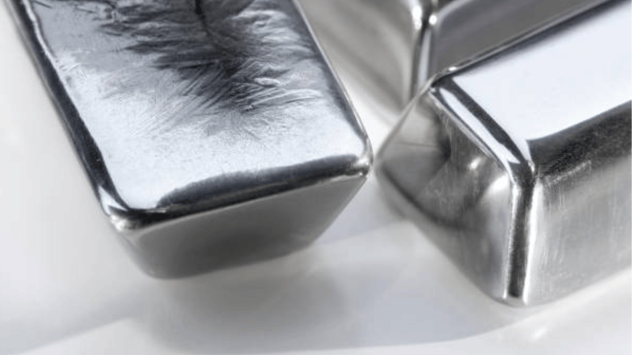 Silver: സ്വർണമല്ല, കുതിപ്പിൽ കേമൻ വെള്ളി തന്നെ; വില 3.2 ലക്ഷത്തിലേക്ക്