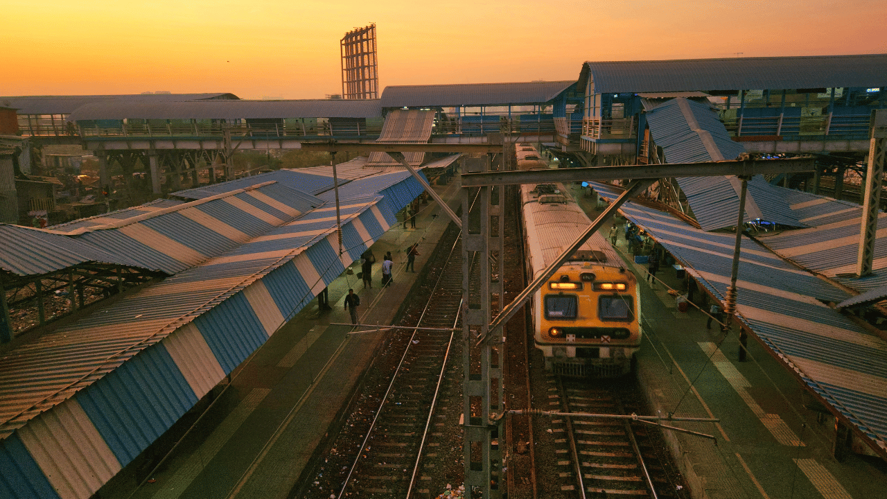 Railway Rules: രാത്രിയിൽ ടിക്കറ്റില്ലാതെ ട്രെയിനിൽ യാത്ര ചെയ്യാമോ? നിയമങ്ങൾ പറയുന്നത്...