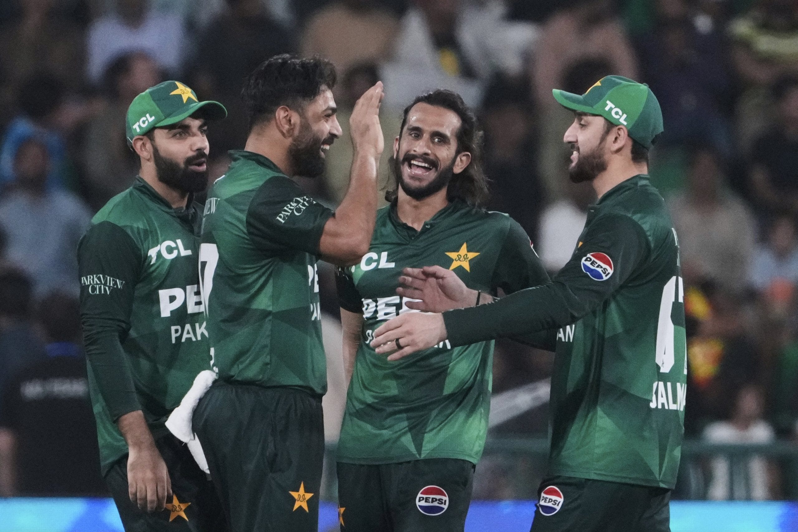 ഇന്ത്യക്കെതിരായ ടി20 ലോകകപ്പ് മത്സരം ബഹിഷ്കരിക്കുമെന്ന പാകിസ്താൻ ക്രിക്കറ്റ് ബോർഡിൻ്റെ ഭീഷണിയിൽ പ്രതികരിച്ച് ഇന്ത്യയുടെ മുൻ താരവും കമൻ്റേറ്ററുമായ ഹർഭജൻ സിംഗ്. കളി ബഹിഷ്കരിക്കാൻ ഇവർക്ക് ധൈര്യമുണ്ടോ എന്ന് നോക്കട്ടെ എന്ന് ഹർഭജൻ പറഞ്ഞു. (Image Credits- PTI)