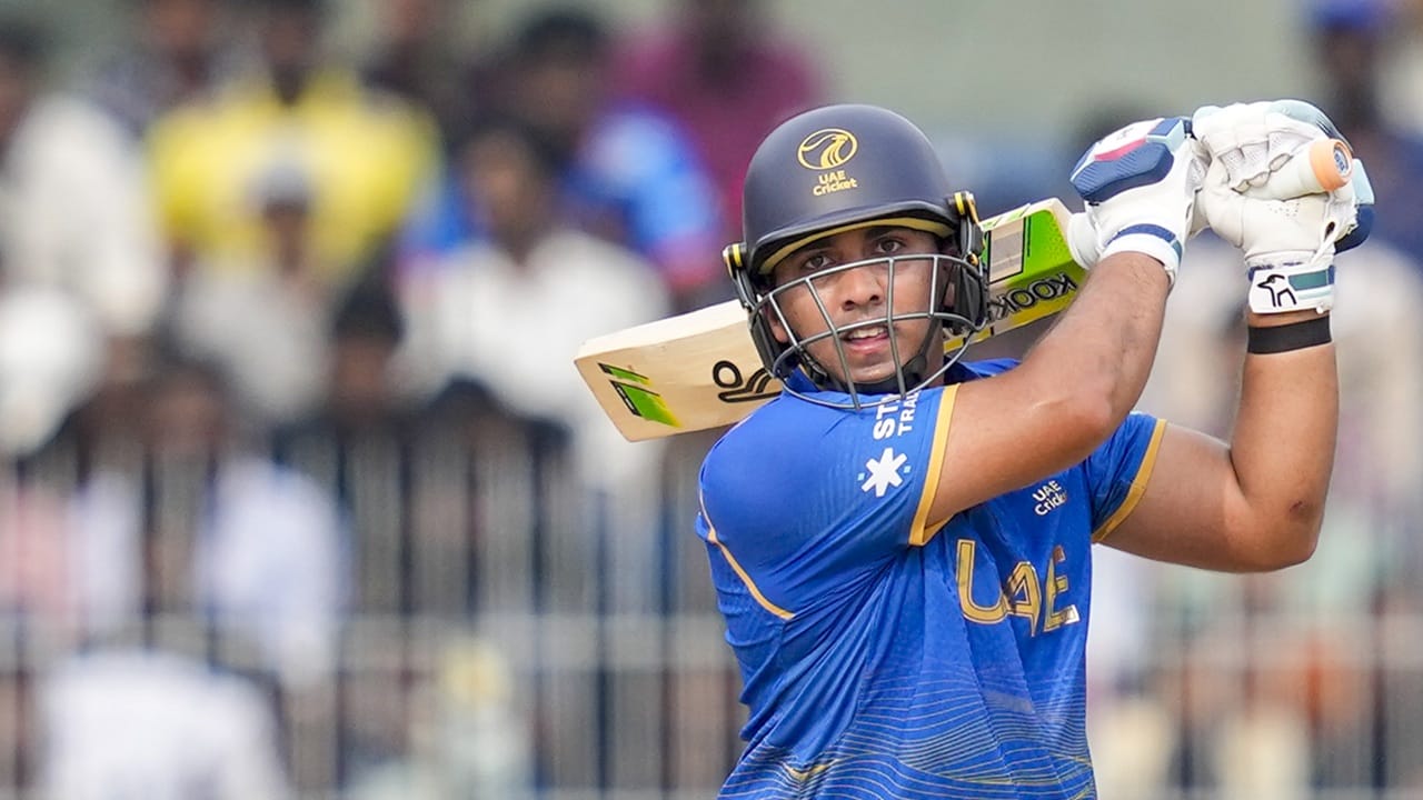 കണ്ണൂർ ജില്ലയിലെ പഴയങ്ങാടിയിലാണ് ഷറഫുവിന്റെ സ്വദേശം. 2022 ലെ ടി20 ലോകകപ്പിൽ നമീബിയയ്‌ക്കെതിരെ മുൻ യുഎഇ ക്യാപ്റ്റൻ സി പി റിസ്‌വാൻ പുറത്താകാതെ നേടിയ 43 റൺസായിരുന്നു ടൂർണമെന്റിന്റെ ചരിത്രത്തിലെ ഒരു മലയാളിയുടെ മുമ്പത്തെ ഏറ്റവും ഉയർന്ന സ്‌കോർ. റിസ്‌വാന്റെ റെക്കോഡാണ് ഷറഫു തിരുത്തിയത് (Image Credits: PTI).