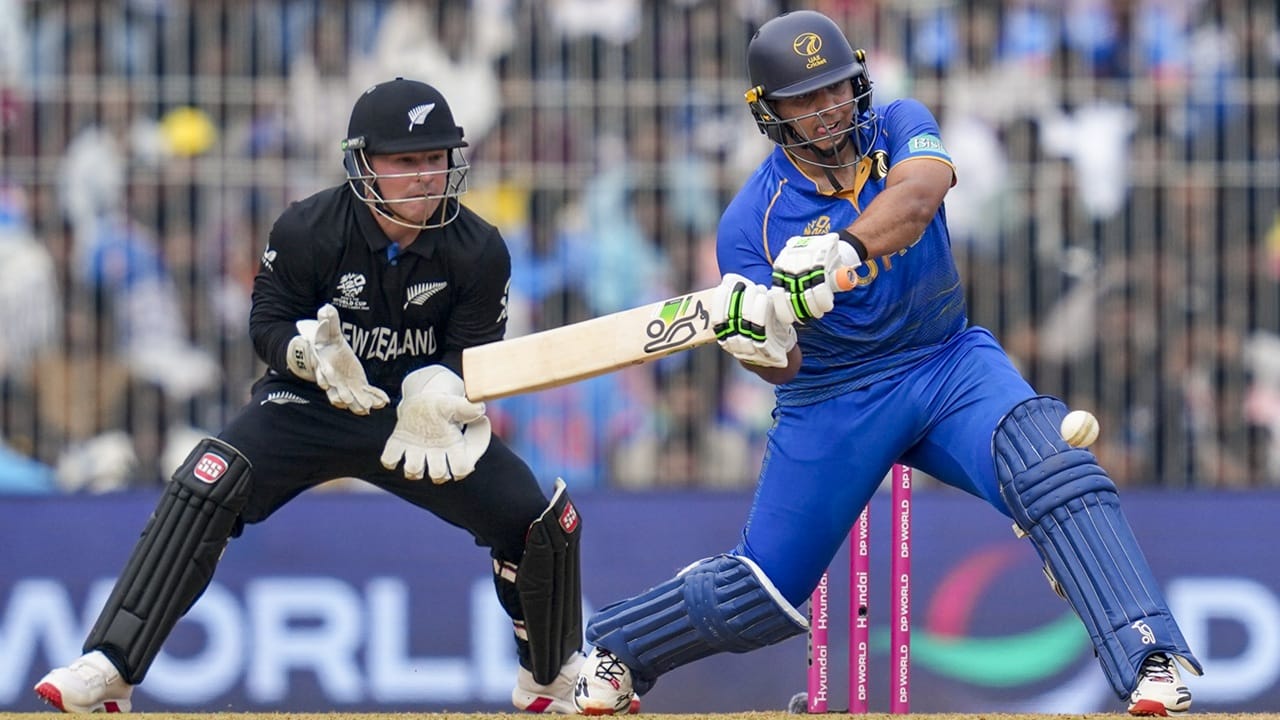 എന്നാല്‍ ഷറഫുവും വസീമും തിളങ്ങിയിട്ടും യുഎഇയ്ക്ക് ജയിക്കാനായില്ല. 10 വിക്കറ്റിന് കീവിസ് ജയിച്ചു. ഓപ്പണര്‍മാരായ ടിം സെയിഫെര്‍ട്ടും (42 പന്തില്‍ 89), ഫിന്‍ അലനും (50 പന്തില്‍ 84) പുറത്താകാതെ നിന്നു (Image Credits: PTI).