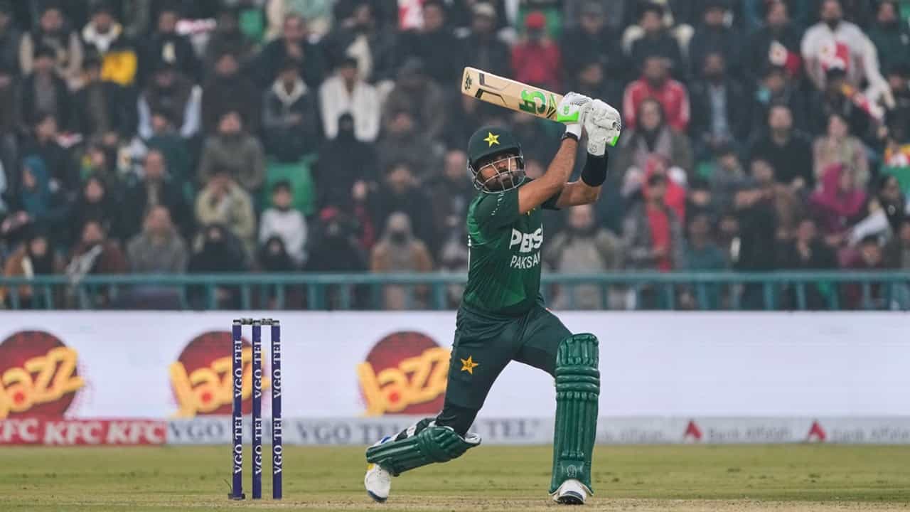 T20 World Cup 2026: അദ്ദേഹം പാകിസ്ഥാനെ വിജയിപ്പിച്ചാല്‍ എല്ലാവര്‍ക്കും ആഹാരം എന്റെ വക; ബാബര്‍ അസമിനെ ട്രോളി മുന്‍ പാക് താരങ്ങള്‍