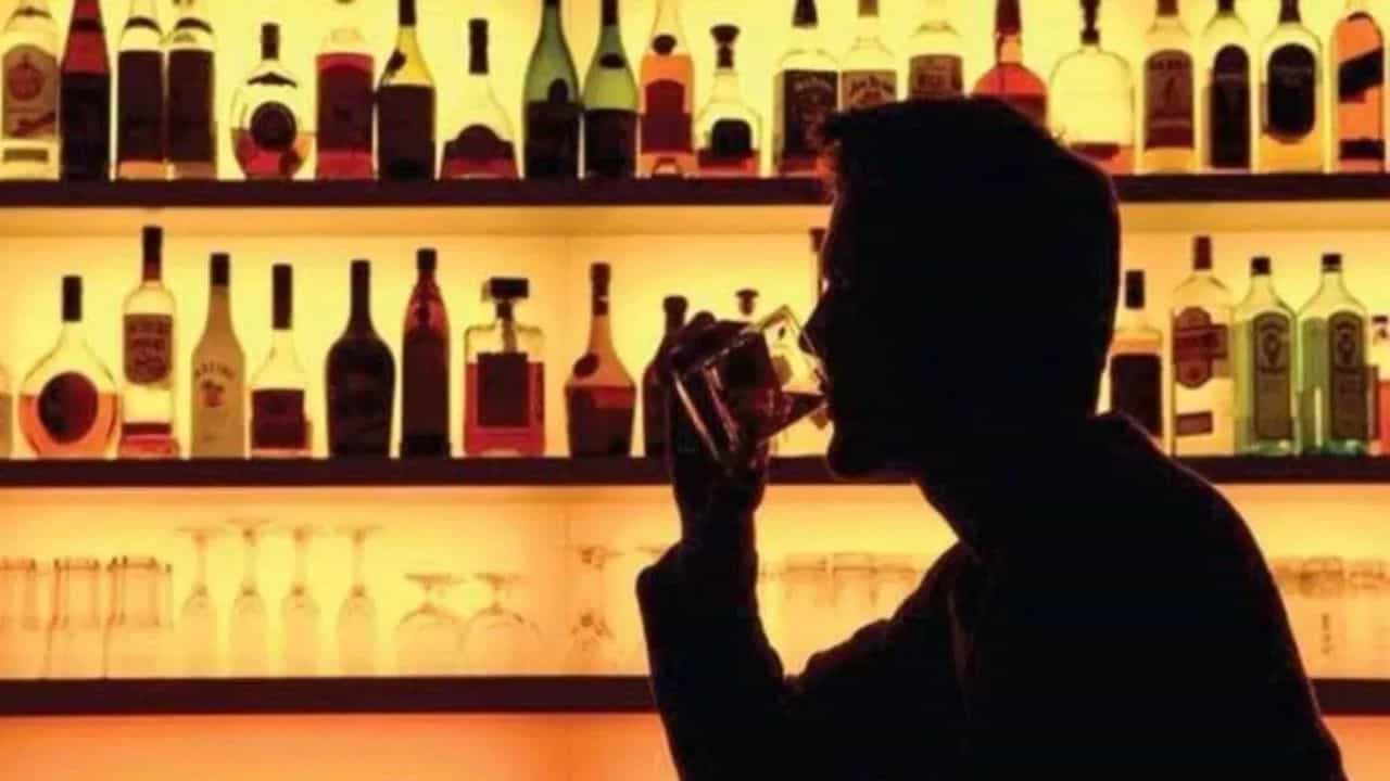 Kerala Bar Time Extended: തിരക്ക് കൂട്ടണ്ട ബാർ പൂട്ടാൻ ഇനി വൈകും! പ്രവർത്തന സമയത്തിൽ മാറ്റം