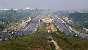 Chennai-Bengaluru Expressway: നിയമകുരുക്കില്‍ ബെംഗളൂരു-ചെന്നൈ എക്‌സ്പ്രസ് വേ; യാത്ര പെട്ടെന്ന് നടക്കില്ല