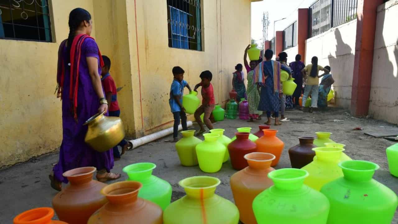 Bengaluru: ബെംഗളൂരുവിലെ വിവിധ ഭാഗങ്ങളിൽ കുടിവെള്ളവിതരണം തടസപ്പെടും; ജല ഉപയോഗം നിയന്ത്രിക്കണമെന്ന് അധികൃതർ Bengaluru: ബെംഗളൂരുവിലെ വിവിധ ഭാഗങ്ങളിൽ കുടിവെള്ളവിതരണം തടസപ്പെടും; ജല ഉപയോഗം നിയന്ത്രിക്കണമെന്ന് അധികൃതർ