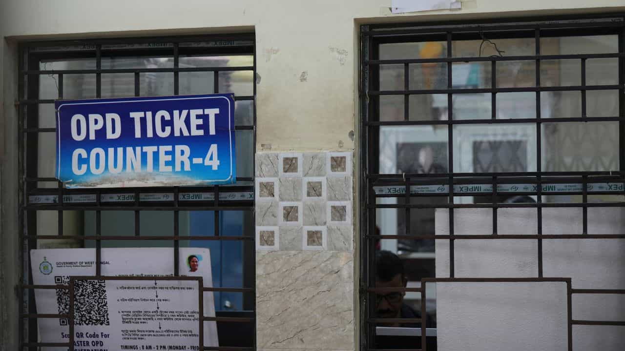 Doctors Strike: ഡോക്ടർമാരുടെ അനിശ്ചിതകാല സമരം തുടരുന്നു! രോഗികൾ ദുരിതത്തിൽ