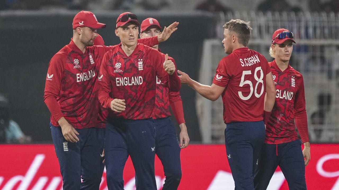 25 പന്തില്‍ 60 റണ്‍സ് നേടിയ ബെന്‍ മനേന്റി, 34 പന്തില്‍ 43 റണ്‍സ് നേടിയ ജസ്റ്റിന്‍ മോസ്‌ക, 23 പന്തില്‍ 45 റണ്‍സ് നേടിയ ഗ്രാന്റ് സ്റ്റുവര്‍ട്ട് എന്നിവര്‍ തിളങ്ങി. ഇംഗ്ലണ്ടിനായി ജാമി ഒവര്‍ട്ടണും, സാം കറനും മൂന്ന് വിക്കറ്റ് വീതം വീഴ്ത്തി (Image Credits: PTI).