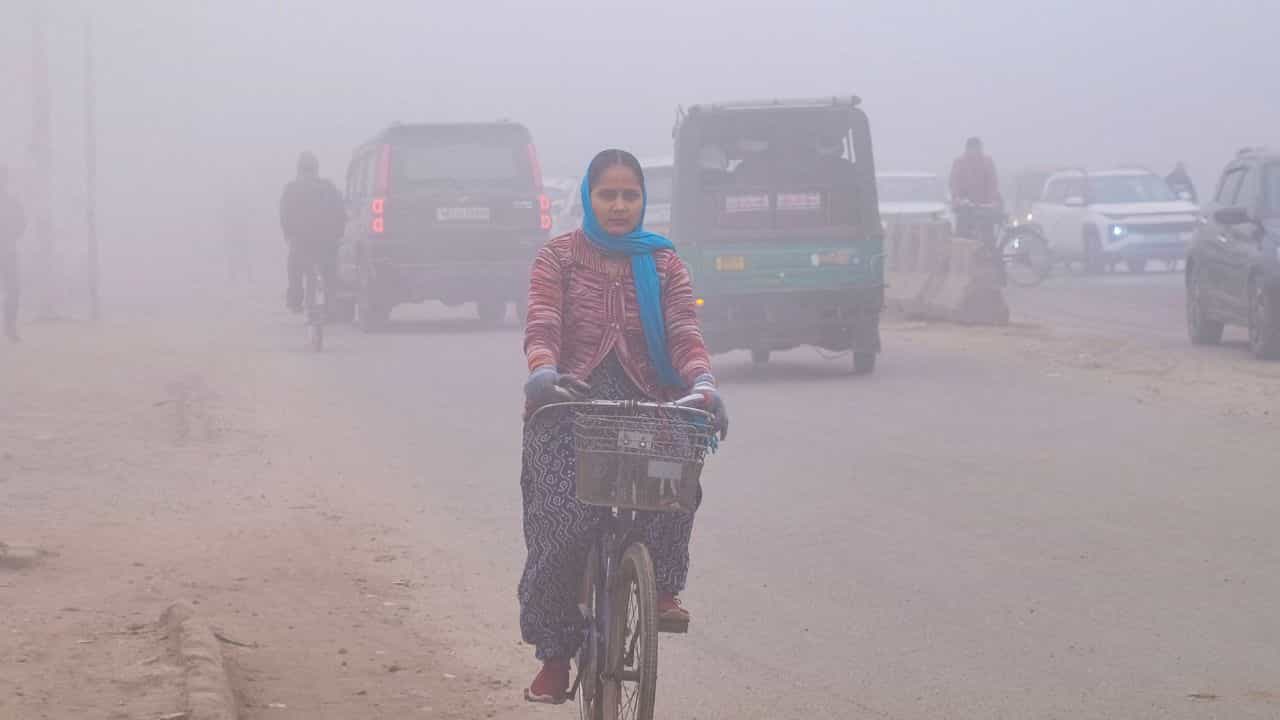 Bengaluru Weather: തണുപ്പുണ്ടാകും പക്ഷെ കാര്യമില്ല; ബെംഗളൂരുവില് ഇന്നും കാലാവസ്ഥ മോശം തന്നെ Bengaluru Weather: തണുപ്പുണ്ടാകും പക്ഷെ കാര്യമില്ല; ബെംഗളൂരുവില് ഇന്നും കാലാവസ്ഥ മോശം തന്നെ