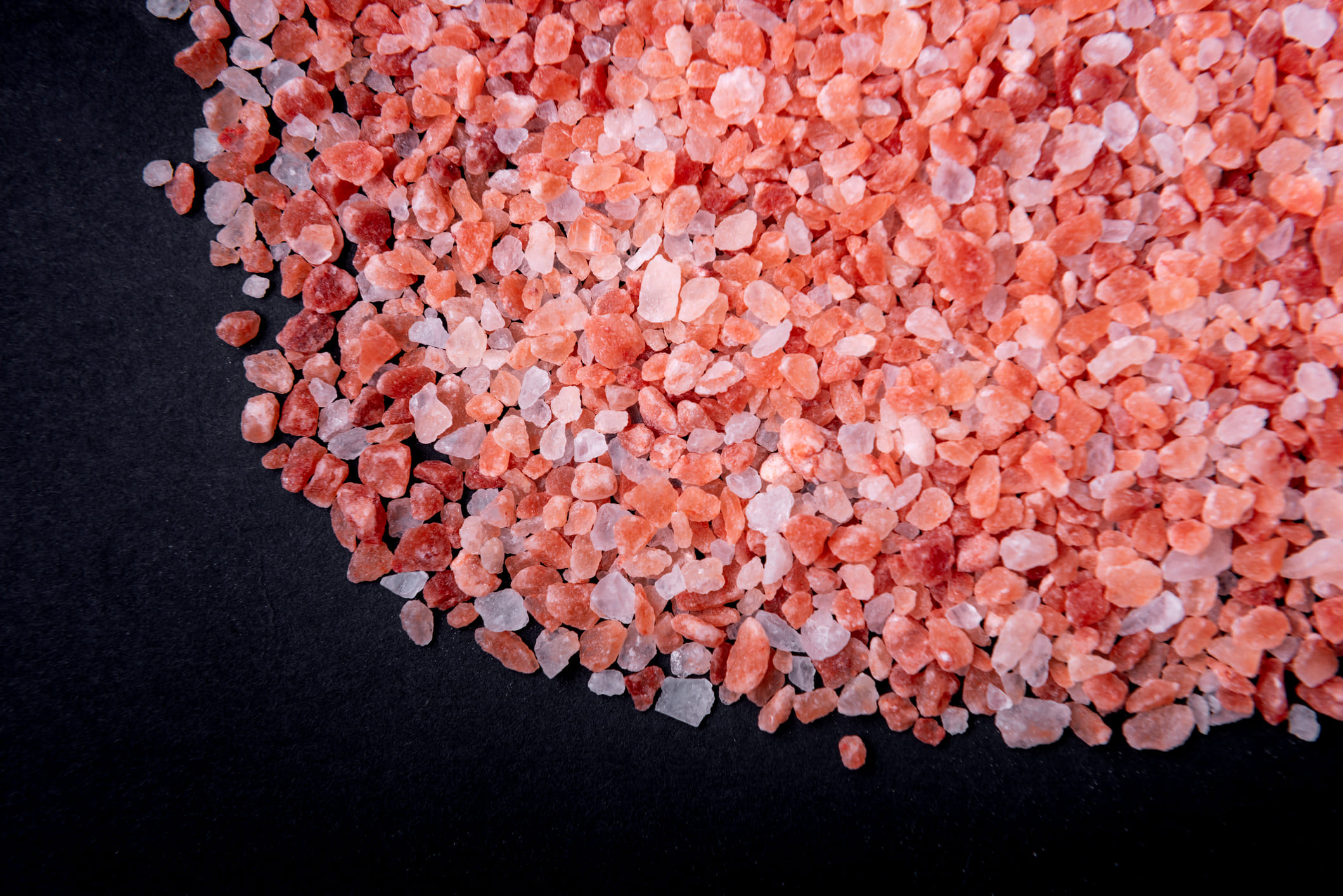 ശരിക്കും ഈ പിങ്ക് ഉപ്പ് നിങ്ങളുടെ ആരോഗ്യത്തിന് നല്ലതാണോ. ശരീരഭാരം കുറയ്ക്കാനും ആസുഖങ്ങളെ ഒഴിവാക്കി പ്രതിരോധശേഷി നൽകാനു ഇതിന് ആകുമോ? ഇത്തരം ചോദ്യങ്ങളും ഉയരുന്നുണ്ട്. എന്നാൽ കേട്ടോളൂ ഇത് വെറുമൊരു തെറ്റിദ്ധാരണമാത്രമാണെന്നാണ് ബെംഗളൂരു ആസ്ഥാനമായുള്ള ഫിറ്റ്നസ് പരിശീലകനായ റാൽസ്റ്റൺ ഡിസൂസയുടെ അഭിപ്രായം.