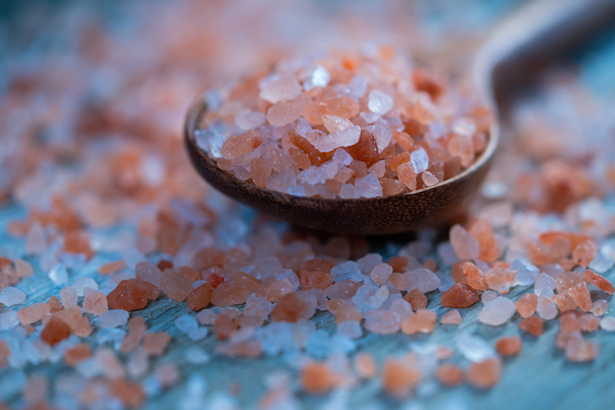 പിങ്ക് ഉപ്പിലെ മിനറലുകൾ ശരീരത്തിന് ഗുണകരമാണെന്നത് ശരിയാണ്. എന്നാൽ ശരീരത്തിന് ആവശ്യമായ അളവിൽ ഈ ധാതുക്കൾ ലഭിക്കണമെങ്കിൽ നിങ്ങൾ കിലോക്കണക്കിന് ഉപ്പ് ദിവസവും കഴിക്കേണ്ടി വരും എന്നതും ഓർക്കണം. എന്ന് കരുതി അമിതമായി ഉപ്പ് കഴിക്കുന്നത് ഗുരുതരമായ ആരോഗ്യപ്രശ്നങ്ങളിലേക്ക് നയിക്കുകയും ചെയ്യും.