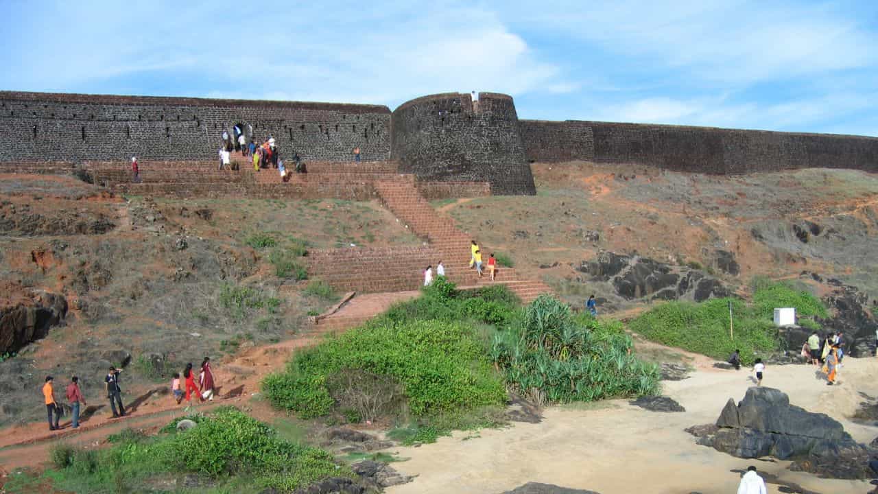 Tourist Spots Kerala: അറബിക്കടലിന്റെ കാവലാൾ; 400 വർഷത്തെ ചരിത്രം പേറുന്ന കേരളത്തിലെ ഈ കോട്ട കണ്ടിട്ടുണ്ടോ? Tourist Spots Kerala: അറബിക്കടലിന്റെ കാവലാൾ; 400 വർഷത്തെ ചരിത്രം പേറുന്ന കേരളത്തിലെ ഈ കോട്ട കണ്ടിട്ടുണ്ടോ?
