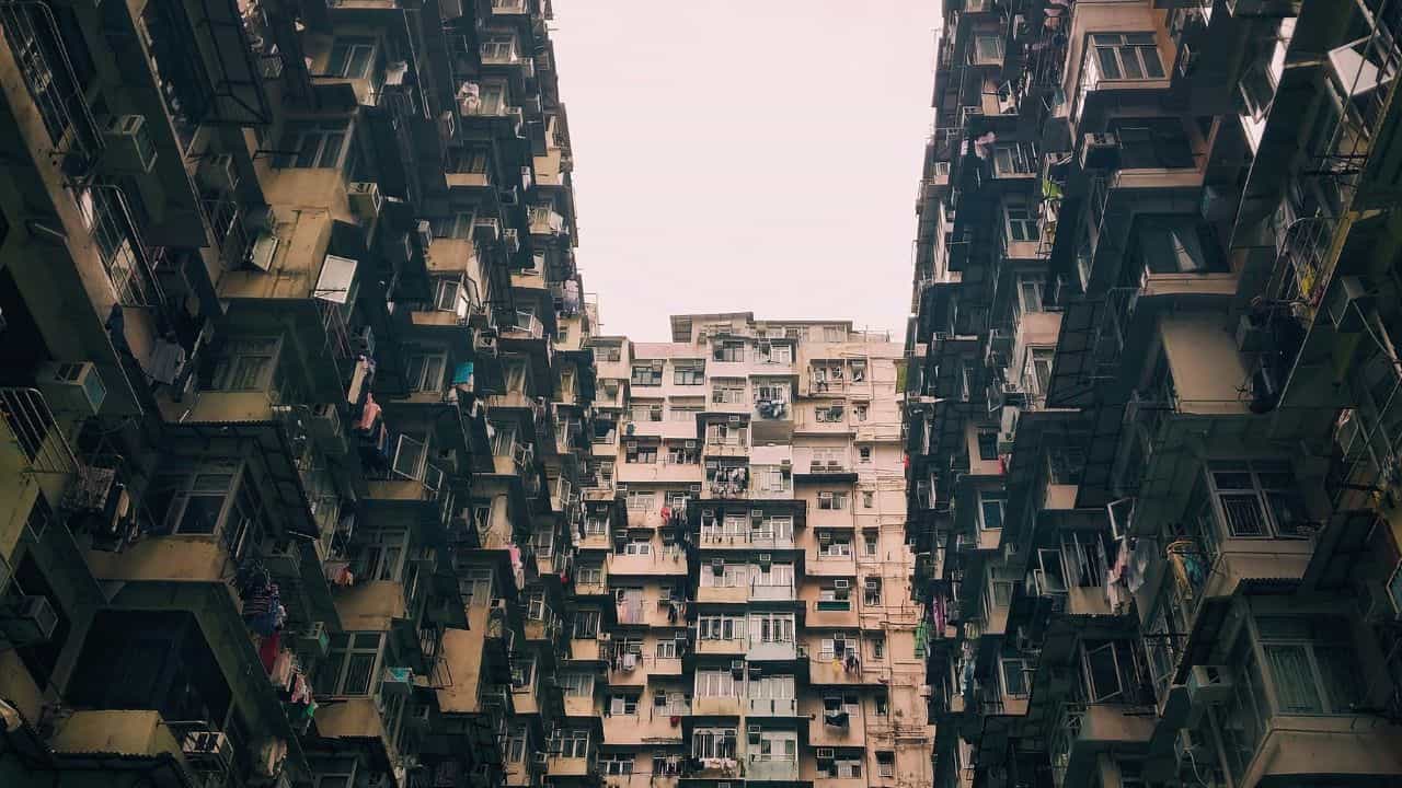 Hong Kongs Coffin Homes: 16 സ്ക്വയർ ഫീറ്റ് മുറിക്ക് 40000 വാടക,  ശവപ്പെട്ടിയിൽ ജീവിക്കുന്ന മനുഷ്യർ ഇവിടെ