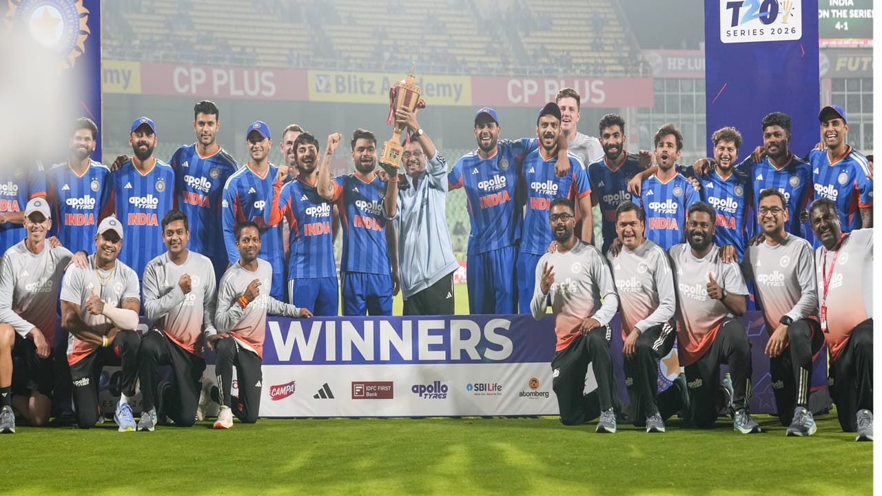 മത്സരം ബഹിഷ്‌കരിക്കുമെന്ന പിസിബിയുടെ നിലപാട് ഇന്ത്യ വകവയ്ക്കില്ലെന്ന് വ്യക്തമായ സൂചനയാണ് ഇതിലൂടെ നല്‍കുന്നത്. നേരത്തെ നിശ്ചയിച്ചത് പ്രകാരം ഇന്ത്യ കൊളംബോയില്‍ പരിശീലനം നടത്തും. തുടര്‍ന്ന് മത്സരത്തിന് മുമ്പ് നടത്തുന്ന പതിവ് വാര്‍ത്താ സമ്മേളനത്തിലും പങ്കെടുക്കും  (Image Credits: PTI).