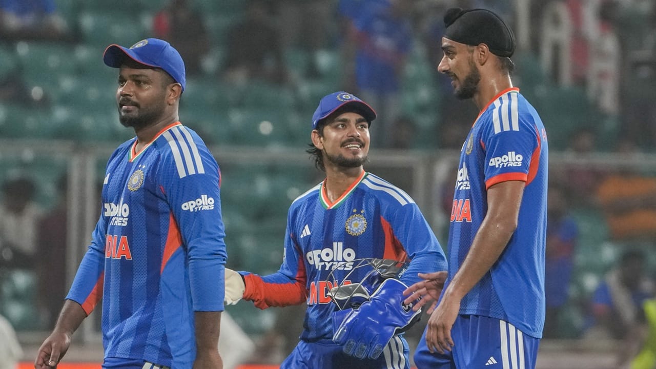 ഐസിസിയുടെ നിബന്ധനകൾ പ്രകാരം, ഒരു ടീം ടോസ് ചെയ്യാൻ ഗ്രൗണ്ടിൽ ഹാജരാകുന്നില്ലെങ്കിൽ മാത്രമേ വാക്കോവർ അനുവദിക്കൂ. അതുകൊണ്ട്, ടോസ് സമയത്ത് ഇന്ത്യന്‍ ക്യാപ്റ്റന്‍ സൂര്യകുമാര്‍ യാദവ് ഗ്രൗണ്ടിലുണ്ടാകും. പാകിസ്ഥാൻ ക്യാപ്റ്റൻ സൽമാൻ അലി ആഘ ഹാജരായില്ലെങ്കിൽ ഇന്ത്യയ്ക്ക് രണ്ട് പോയിന്റുകള്‍ ലഭിക്കും  (Image Credits: PTI).