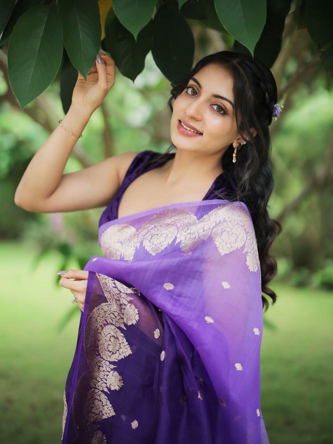 അഹാനയും മൂന്നാമത്തെ സഹോദരിയായ ഇഷാനിയും മലയാള സിനിമയില്‍ സജീവമാണ്. അച്ഛന്റെ പാത പിന്തുടര്‍ന്ന് ഇരുവരും ഇതിനകം നിരവധി സിനിമകളുടെ ഭാഗമായി. നാലാമത്തെ മകള്‍ ഹന്‍സിക കൃഷ്ണയും ബാലതാരമായി സിനിമയില്‍ വേഷമിട്ടിട്ടുണ്ട്. 

