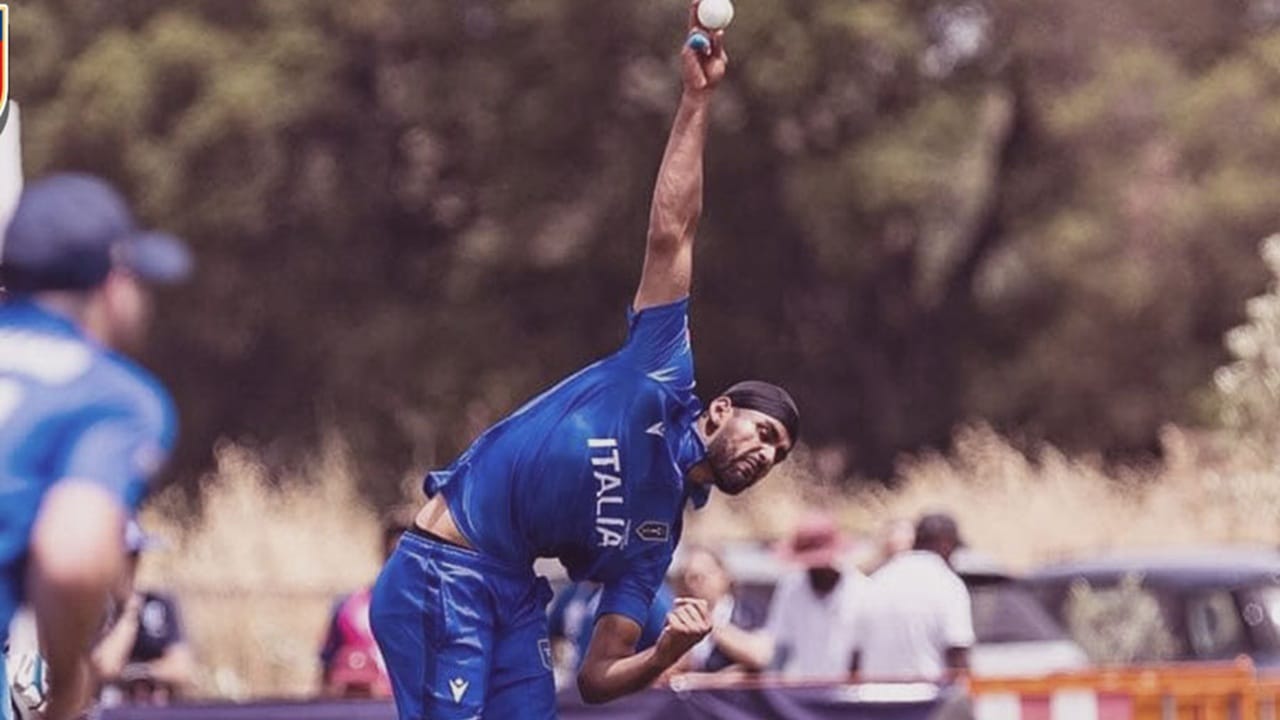  ഇറ്റാലിയന്‍ വേരുകളുള്ള വിദേശ താരങ്ങളെ ടീമിലെത്തിച്ചത് ഏറെ നിര്‍ണായകമായി. വെയ്ന്‍ മാഡ്‌സണ്‍, ജെജെ സ്മട്ട്‌സ് എന്നിവരെത്തിയത് ടീമിന് ഉണര്‍വേകി. മുന്‍ കാനഡ താരം ജോണ്‍ ഡേവിസണ്‍ മുഖ്യ പരിശീലകനായതും വഴിത്തിരിവായി  (Image Credits: Italy National Cricket Team FB Page)