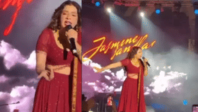 പരിപാടിക്കിടെ പാട്ട് നിർത്തി ഗായിക, കൈയടിച്ച് സോഷ്യൽ മീഡിയ