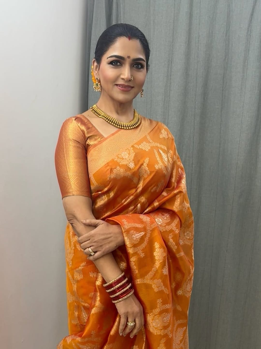 ശരത്തിന് ഇഷ്ടപ്പെട്ട രണ്ട് നായികമാര്‍ ഒന്ന് മീന, രണ്ട് ഖുശ്ബു. അവര്‍ രണ്ടുപേരോടും ചിരിച്ച് കളിച്ചാണ് ശരത്ത് സംസാരിക്കുക. എങ്ങനെ ഇങ്ങനെ ചിരിക്കാന്‍ പറ്റുന്നുവെന്ന് എനിക്കറിയില്ല. എന്നാല്‍ എന്റെ അടുത്ത് മാത്രം എന്താ, എവിടെ പോകുന്നു എന്നെല്ലാമാണ്. 

