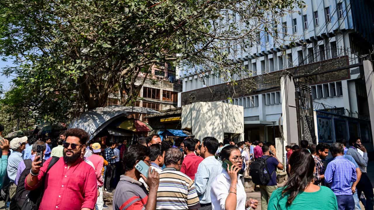 Kolkata Earthquake : കൊൽക്കത്തയിൽ വൻ ഭൂചലനം; ഭൂകമ്പത്തിൻ്റെ ഉത്ഭവം ബംഗ്ലാദേശിൽ