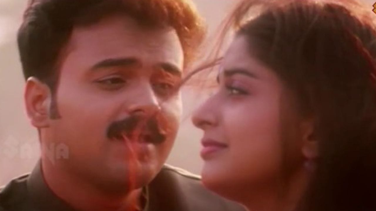 ഈ ചിത്രത്തിലെ 'പ്രിയവദ' എന്ന കഥാപാത്രം മീരയുടെ അഭിനയജീവിതത്തിലെ ഏറെ പ്രാധാന്യമർഹിക്കുന്ന കഥാപാത്രങ്ങളിൽ ഒന്നായിരുന്നു. ചിത്രത്തിൽ മറ്റു പ്രധാന കഥാപാത്രങ്ങളെ അവതരിപ്പിച്ചത് കുഞ്ചാക്കോ ബോബൻ ഷമ്മി തിലകൻ സോനാ നായർ എന്നിവരായിരുന്നു. എന്നാൽ ആ സിനിമ തനിക്ക് ഏറെ മാനസികമായി ബുദ്ധിമുട്ട് സൃഷ്ടിക്കുന്നതും കാണുമ്പോൾ നെഞ്ച് കീറി പോകുന്നത് ആണ് എന്നാണ് മീരാജാസ്മിൻ പറയുന്നത്. (PHOTO: INSTAGRAM/YOUTUBE)