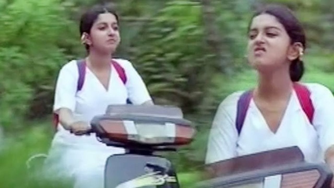 സമാധാനത്തോടെ സിനിമ കാണാൻ സാധിക്കുന്നില്ല എന്നും അതിലെ ലാസ്റ്റ് ഉള്ള ശമ്യത്തിലകനുമായുള്ള ഫൈറ്റ് സീൻ എല്ലാം തനിക്ക് ഇപ്പോഴും കാണുമ്പോൾ ഒരു ബുദ്ധിമുട്ടാണ് ഉണ്ടാക്കുന്നത് എന്നുമാണ് മീരാജാസ്മിൻ പറയുന്നത്. കസ്തൂരിമാൻ ഇന്നും മലയാളികൾക്ക് ഏറെ ഇഷ്ടമുള്ള സിനിമയാണ് അതിലെ ഓരോ ഗാനങ്ങൾക്കും  ഇന്നും ശ്രോതാക്കൾ ഏറെയാണ്.(PHOTO: INSTAGRAM/YOUTUBE)