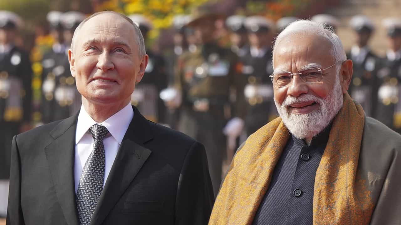India-Russia: റഷ്യയില് നിന്നുള്ള എണ്ണ ഇറക്കുമതി ഇന്ത്യ നിര്ത്തിയോ? പ്രതികരിച്ച് മോസ്കോ; ട്രംപിന്റെ അവകാശവാദത്തില് ഒന്നുമില്ല India-Russia: റഷ്യയില് നിന്നുള്ള എണ്ണ ഇറക്കുമതി ഇന്ത്യ നിര്ത്തിയോ? പ്രതികരിച്ച് മോസ്കോ; ട്രംപിന്റെ അവകാശവാദത്തില് ഒന്നുമില്ല