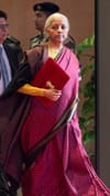 ബജറ്റ് അവതരിപ്പിക്കാൻ നിർമല സീതാരാമൻ പാർലമെൻ്റിലേക്കെത്തിയപ്പോൾ...