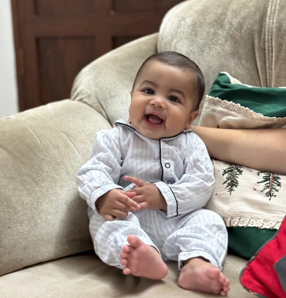 ഞാന്‍ കണ്ണടച്ച് എനിക്ക് പറയാന്‍ സാധിക്കും ഓമിക്ക് വേണ്ടി ഞാനെന്റെ ജീവന്‍ വരെ കൊടുക്കാന്‍ തയാറാണെന്ന്. ഒരു കുഞ്ഞ് വരുമ്പോള്‍ നമ്മുടെ ജീവിതം എങ്ങനെയൊക്കെ മാറുമെന്ന് എനിക്ക് അറിയില്ലായിരുന്നു. അന്ന് ഞാന്‍ എന്റെ ക്യുആന്‍എയില്‍ പറഞ്ഞത്, കുഞ്ഞ് വരുന്നതില്‍ എക്‌സൈറ്റഡ് ആണ് എന്നെല്ലാം മാത്രമാണ്. എന്നാല്‍ ആ കുഞ്ഞിനെ കണ്ട്, എടുത്ത് കൊഞ്ചിച്ച് വളര്‍ത്തുമ്പോഴുള്ള വ്യത്യാസം ഉണ്ടല്ലോ അത് ഒരു മാജിക്ക് പോലെയാണ്. ഓമിയെ കുറിച്ച് സംസാരിക്കാത്ത ഒരു ദിവസം പോലും തങ്ങള്‍ക്കില്ലെന്നും ഇഷാനി പറയുന്നു. 

