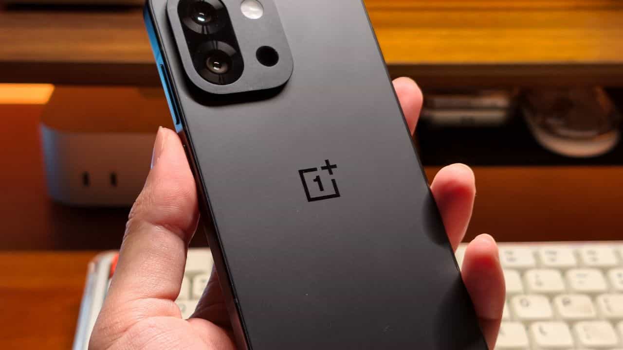 OnePlus 15T : എടാ ഹെൽത്തി കുട്ടാ! ക്യാമറയിൽ അല്ല പെർഫോമൻസിലാണ് കാര്യം; വൺപ്ലസ് 15T ഉടൻ എത്തും