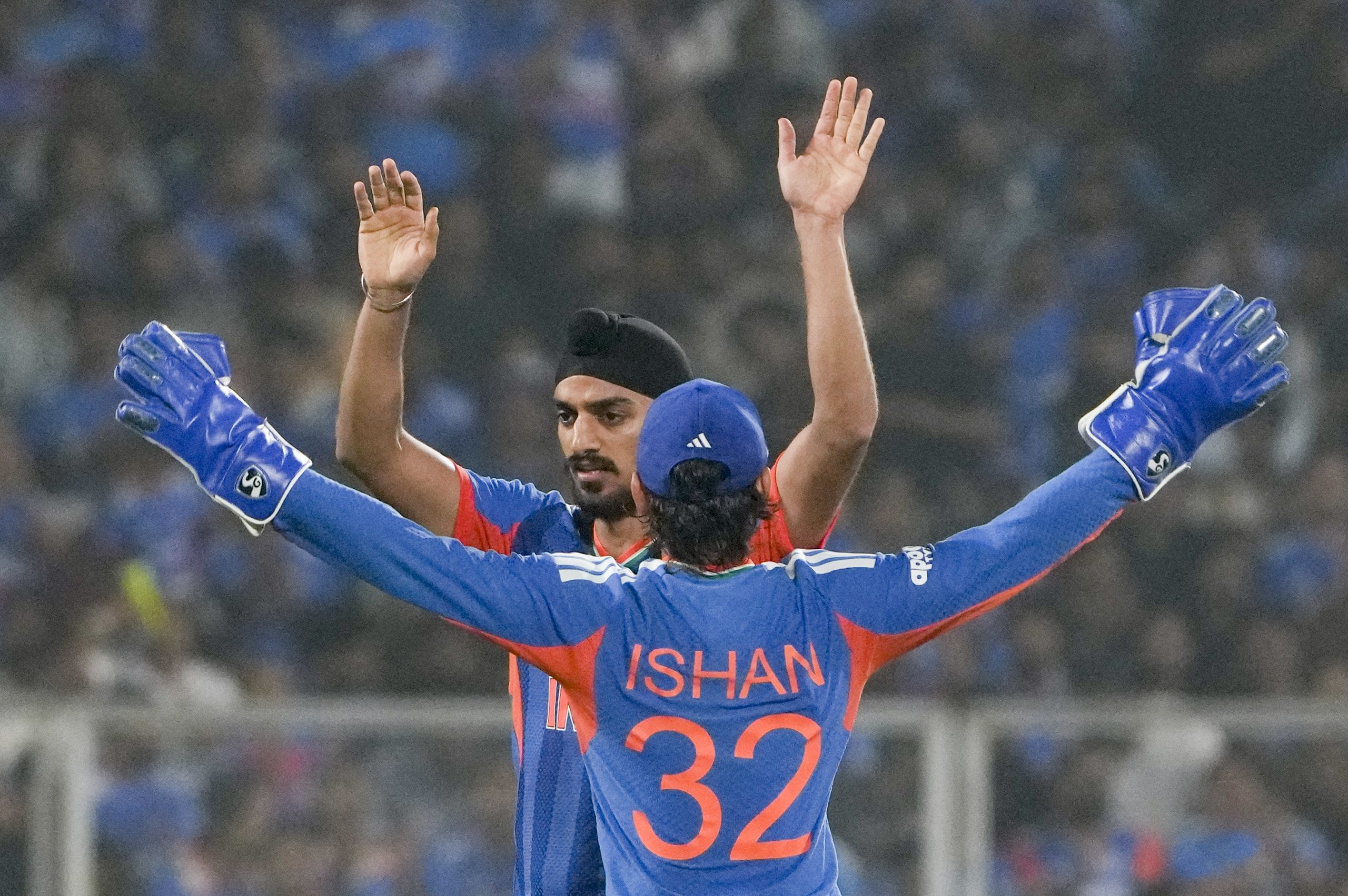 കാര്യവട്ടം ടി20യിൽ കരിയറിലെ ആദ്യ സെഞ്ചുറി നേടിയ കിഷൻ വിക്കറ്റ് കീപ്പിങ് ചുമതലയും സഞ്ജുവിൽ നിന്ന് ഏറ്റെടുത്തിരുന്നു. രണ്ടാമത്തെ താരം ഫിഫ്റ്റിയും നേടി. ഇതോടെയാണ് ലോകകപ്പിൽ കിഷൻ തന്നെ ഓപ്പണറായും വിക്കറ്റ് കീപ്പറായും കളിക്കുമെന്ന കാര്യത്തിൽ ഏറെക്കുറെ ഉറപ്പായത്.