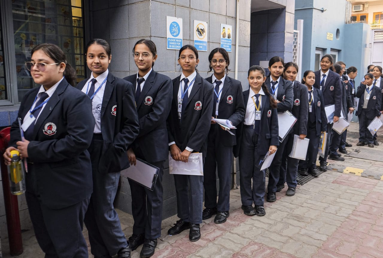 സിബിഎസ്ഇ 10, 12 ക്ലാസുകളിലെ ബോർഡ് പരീക്ഷകൾ നാളെ (ഫെബ്രുവരി 17, 2026) മുതൽ (CBSE Board Exams 2026) ആരംഭിക്കുകയാണ്. 46 ലക്ഷത്തിലധികം വിദ്യാർത്ഥികളാണ് പരീക്ഷയെഴുതാൻ കാത്തിരിക്കുന്നത്. പരീക്ഷയ്ക്ക് മുന്നോടിയായി സിബിഎസ്ഇ പുറപ്പെടുവിച്ച നിർദ്ദേശങ്ങളും പരീക്ഷാ ഹാളിൽ ശ്രദ്ധിക്കേണ്ട കാര്യങ്ങളും എന്തെല്ലാമെന്ന് നോക്കാം. (Image Credits:PTI)
