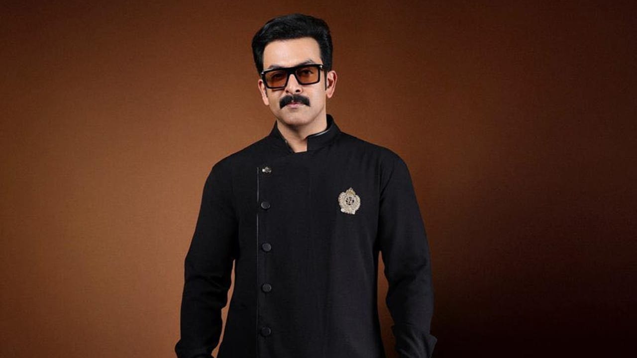 കോളേജ് ലൈഫിനെക്കാളും നല്ലത് സ്‌കൂള്‍ ലൈഫാണോയെന്ന് താരതമ്യം ചെയ്യാന്‍ തനിക്ക് അര്‍ഹതയില്ലെന്നും അവതാരികയുടെ ചോദ്യത്തിന് മറുപടിയായി പൃഥിരാജ് പറഞ്ഞു. ഒരു ശരാശരി ചെറുപ്പക്കാരന്റെ ക്യാമ്പസ് ജീവിതം തനിക്ക് ലഭിച്ചിട്ടില്ല. സ്‌കൂള്‍ വിദ്യാഭ്യാസം കഴിഞ്ഞ് ഓസ്‌ട്രേലിയയിലേക്ക് പോയി. അവിടുത്തെ ക്യാമ്പസ് ജീവിതം വ്യത്യസ്തമാണ്  (Image Credits: Prithviraj Sukumaran Facebook Page).