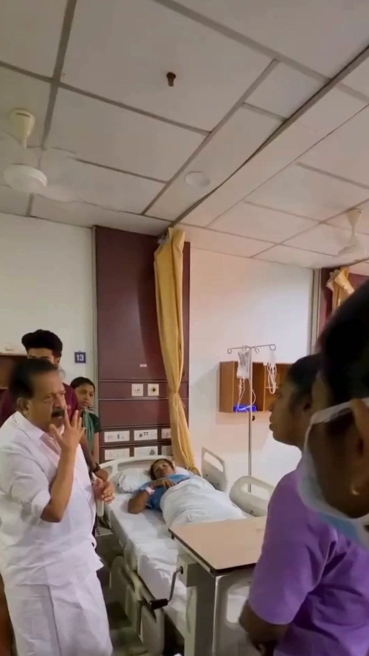 ശസ്ത്രക്രിയയെ തുടർന്ന് വയറ്റിൽ കത്രിക കുടുങ്ങി ഗുരുതരാവസ്ഥയിലായ ഉഷയെ ആശുപത്രിയിൽ സന്ദർശിച്ച് രമേശ് ചെന്നിത്തല