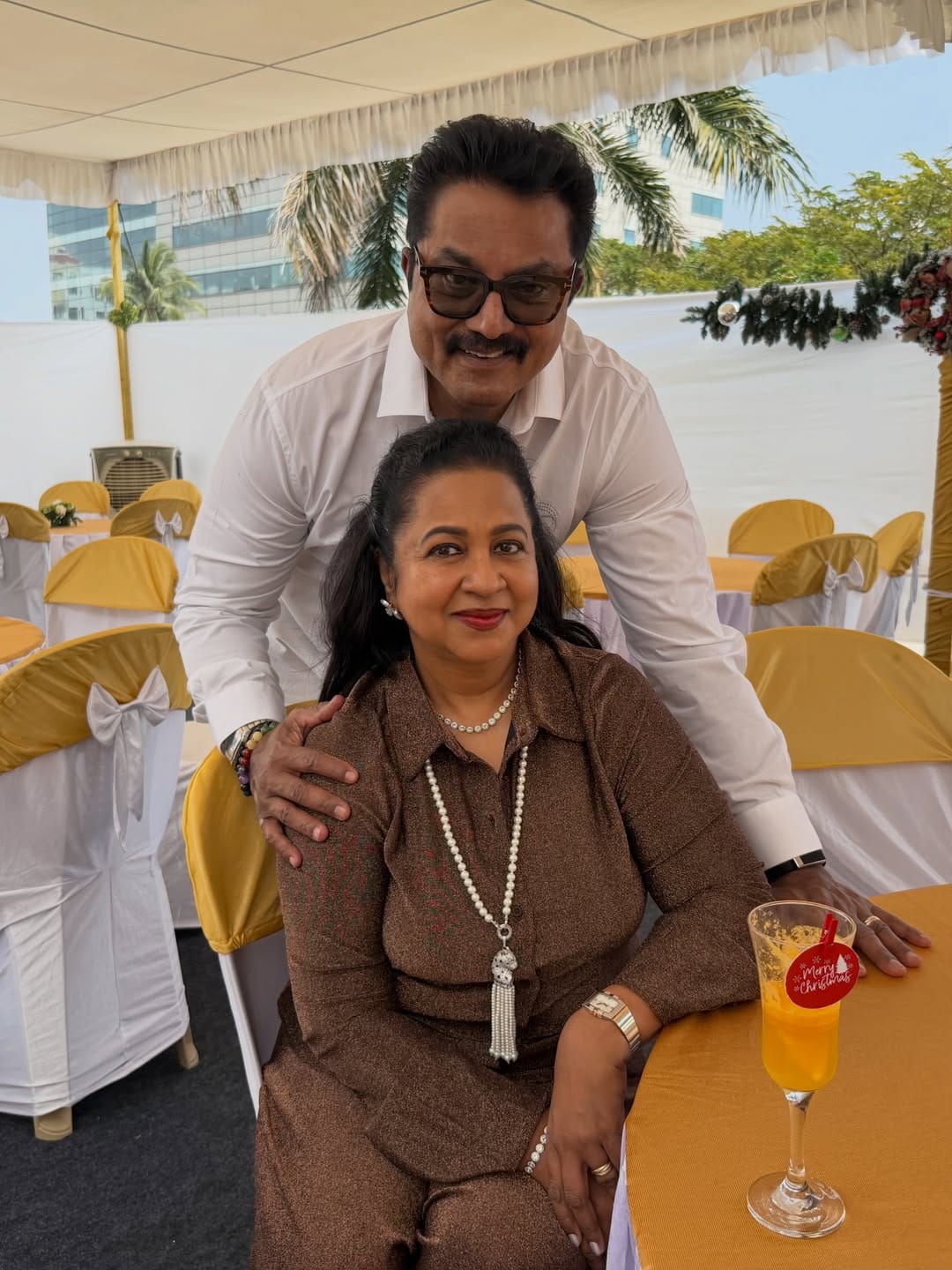 പക്ഷെ അവരെ വിളിക്കുമ്പോള്‍ ഹായ് ഖുശ്, ഹായ് മീനു എന്നെല്ലാം വിളിച്ച് കിടന്നായിരിക്കും  ശരത്ത് സംസാരിക്കുക, എന്നാണ് രാധിക അഭിമുഖത്തില്‍ പറയുന്നത്. രാധിക വളരെ രസകരമായി ഇത് അവതരിപ്പിച്ചത് സമൂഹമാധ്യമങ്ങളില്‍ വൈറലാണ്. 

