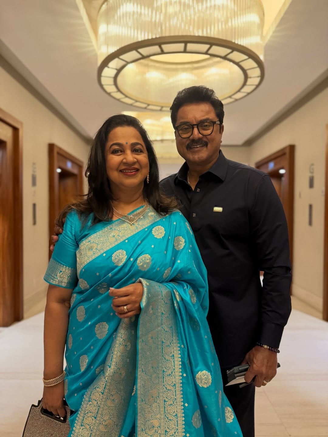 80കളിലും 90കളിലും ഇന്ത്യന്‍ സിനിമകളില്‍ സജീവമായിരുന്ന രാധികയ്ക്ക് അക്കാലയളവില്‍ സിനിമാരംഗത്ത് ഉണ്ടായിരുന്ന ഒട്ടുമിക്ക നടിമാരുമായും ഇപ്പോഴും വളരെ നല്ല ബന്ധമാണ്. എല്ലാവരും ഒത്തുചേരുന്ന ചിത്രങ്ങള്‍ ഇടയ്ക്കിടെ സമൂഹമാധ്യമങ്ങളില്‍ ഇടംനേടാറുമുണ്ട്. 

