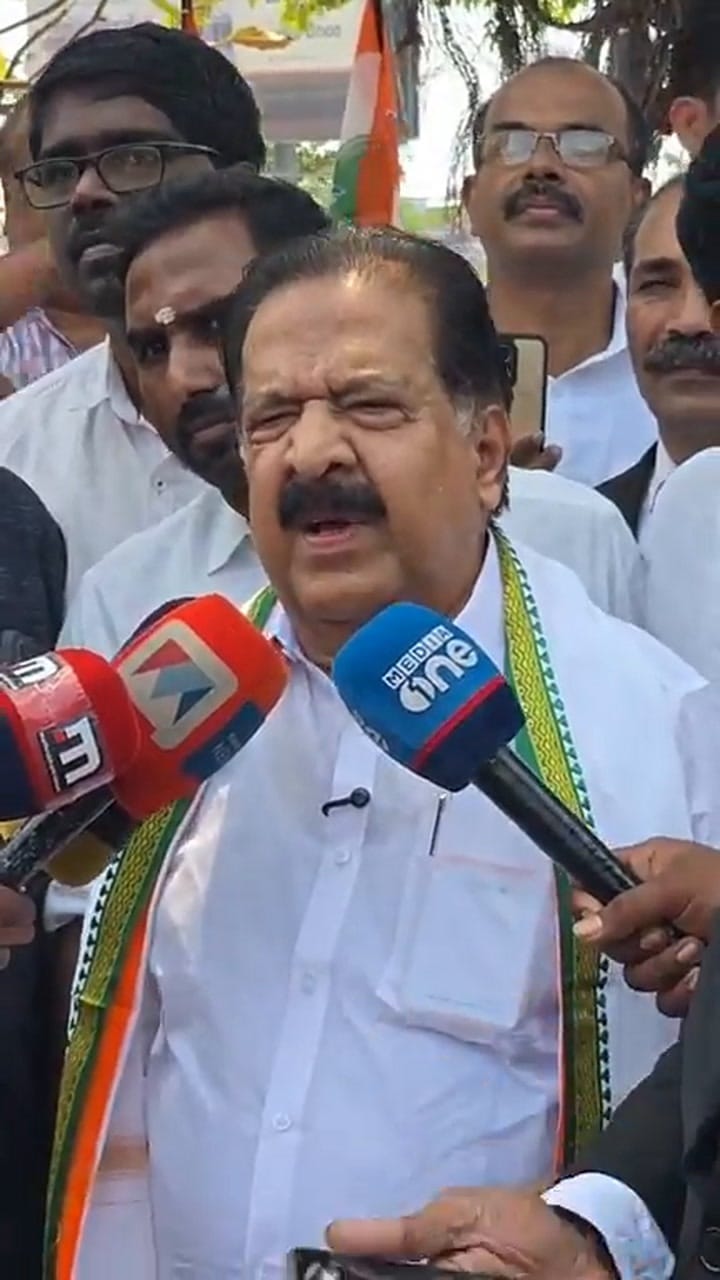 സ്വകാര്യതയിലേക്കുള്ള സർക്കാരിന്റെ കടന്നുകയറ്റം അംഗീകരിക്കാനാകില്ല; ധാർമികതയുണ്ടെങ്കിൽ മുഖ്യമന്ത്രി അധികാരം ഒഴിയണമെന്ന് രമേശ് ചെന്നിത്തില