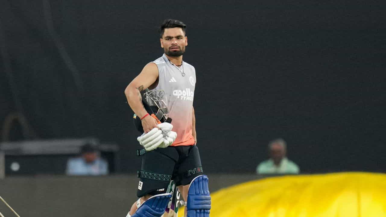 T20 World Cup 2026 : റിങ്കു സിങ്ങിൻ്റെ പിതാവ് വെൻ്റിലേറ്ററിൽ; താരം ഇന്ത്യൻ ക്യാംപ് വിട്ടു, ടീം പ്രതിസന്ധിയിൽ