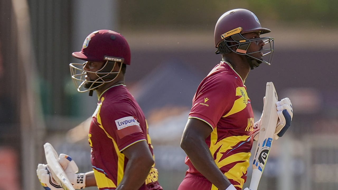 പുറത്താകാതെ 37 പന്തില്‍ 52 റണ്‍സ് നേടിയ റൊമാരിയോ ഷെപ്പേര്‍ഡിന്റെയും, 31 പന്തില്‍ 49 റണ്‍സ് നേടിയ ജേസണ്‍ ഹോള്‍ഡറിന്റെയും പ്രകടനമികവാണ് കരീബിയന്‍സിന് ഭേദപ്പെട്ട സ്‌കോര്‍ സമ്മാനിച്ചത്. ഒരു ഘട്ടത്തില്‍ ഏഴു വിക്കറ്റിന് 83 നിലയില്‍ വെസ്റ്റ് ഇന്‍ഡീസ് തകര്‍ന്നടിഞ്ഞിരുന്നു. ഈ ഘട്ടത്തില്‍ ഹോള്‍ഡറിന്റെയും, ഷെപ്പേര്‍ഡിന്റെയും പ്രകടനം വിന്‍ഡീസിന് ആശ്വാസമായത്.