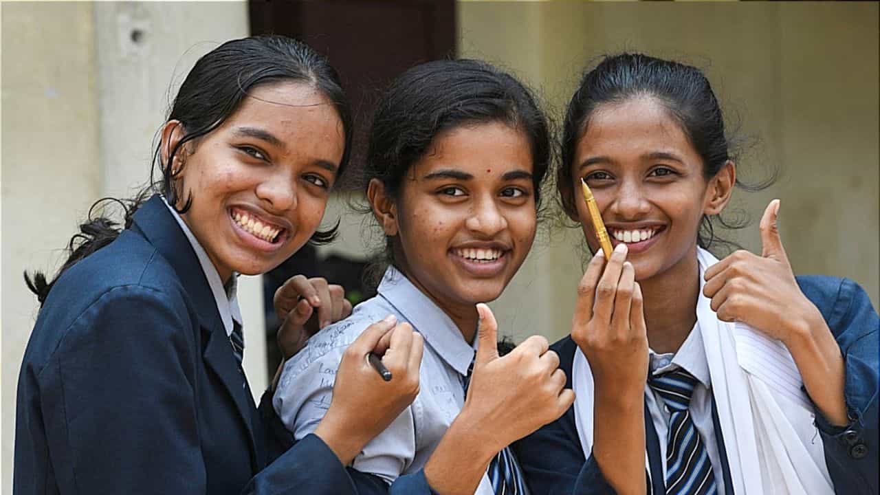 SSLC Exam 2026: പരീക്ഷ കുട്ടിക്കാണ്, നിങ്ങൾക്കല്ല! മക്കളെ സമ്മർദ്ദത്തിലാക്കാതിരിക്കാൻ മാതാപിതാക്കൾ ഇതറിയണം SSLC Exam 2026: പരീക്ഷ കുട്ടിക്കാണ്, നിങ്ങൾക്കല്ല! മക്കളെ സമ്മർദ്ദത്തിലാക്കാതിരിക്കാൻ മാതാപിതാക്കൾ ഇതറിയണം