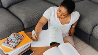 Valentine’s Day 2026: പ്രണയം ചാലിച്ച ഏഴ് ദിവസങ്ങൾ, വസ്ത്രം പറയും നിങ്ങളുടെ മനസും; ഒരുങ്ങുന്നതിന് മുമ്പ് ഇത് ഓർത്തോണേ….