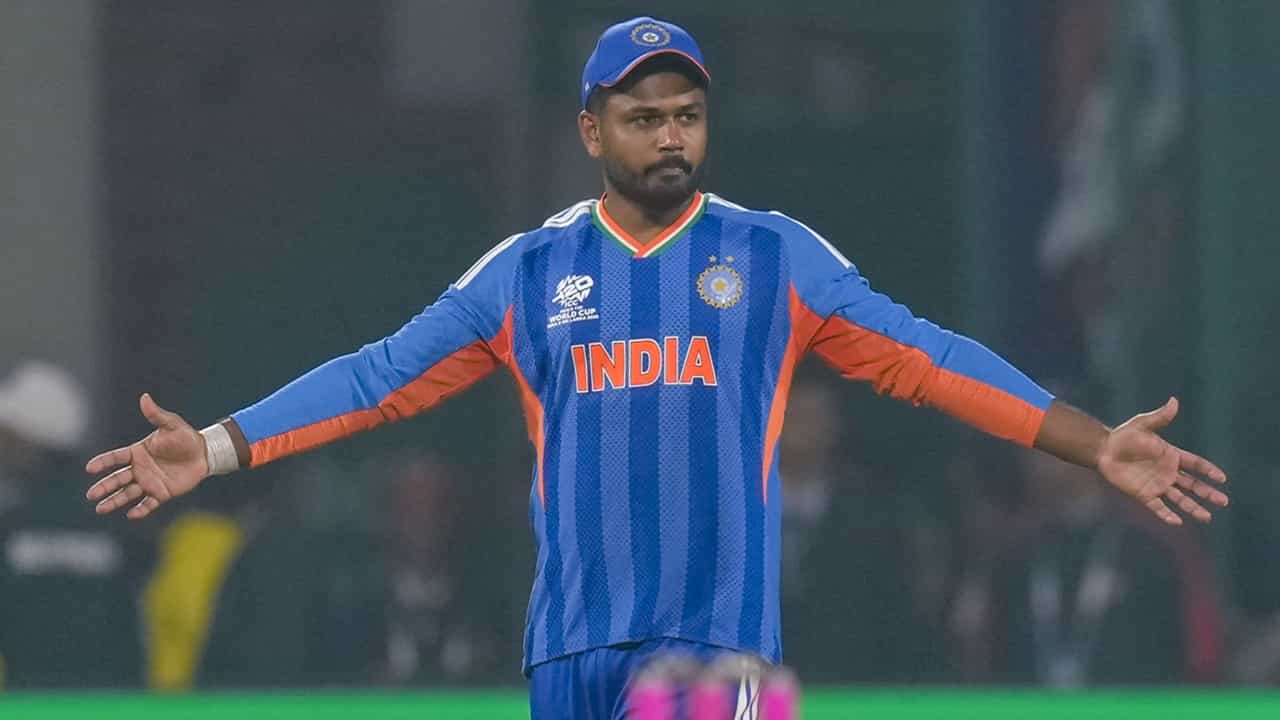 Sanju Samson: അഭിഷേകിനെയല്ല, പുറത്താക്കേണ്ടത് തിലകിനെ! പകരം സഞ്ജുവിനെ വിളിക്കൂ; ആരാധകരോക്ഷം Sanju Samson: അഭിഷേകിനെയല്ല, പുറത്താക്കേണ്ടത് തിലകിനെ! പകരം സഞ്ജുവിനെ വിളിക്കൂ; ആരാധകരോക്ഷം
