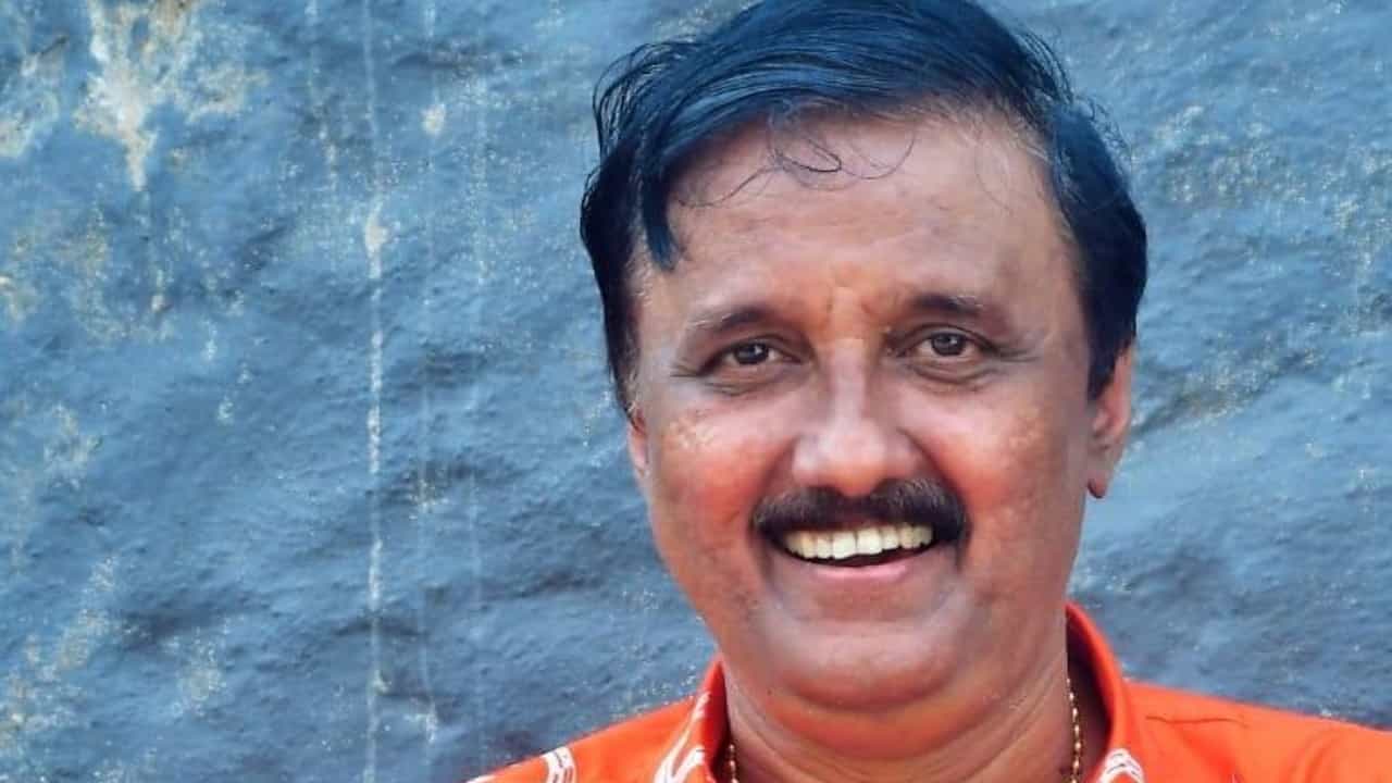 Santhivila Dinesh: എൽഡിഎഫ് ഒരു പരിപാടിക്കും എന്നെ വിളിക്കാറില്ല; വേടനെപ്പോലൊരു അലവലാതിയ്ക്ക് അവാർഡ് കൊടുത്തെന്ന് ശാന്തിവിള ദിനേഷ് Santhivila Dinesh: എൽഡിഎഫ് ഒരു പരിപാടിക്കും എന്നെ വിളിക്കാറില്ല; വേടനെപ്പോലൊരു അലവലാതിയ്ക്ക് അവാർഡ് കൊടുത്തെന്ന് ശാന്തിവിള ദിനേഷ്