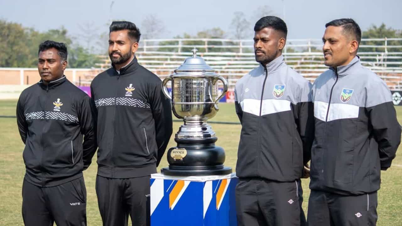 Santosh Trophy: കലാശപ്പോരില് കാലിടറി; സന്തോഷ് ട്രോഫി കിരീടം സര്വീസസിന്; കേരളത്തിന് കണ്ണീര് മടക്കം Santosh Trophy: കലാശപ്പോരില് കാലിടറി; സന്തോഷ് ട്രോഫി കിരീടം സര്വീസസിന്; കേരളത്തിന് കണ്ണീര് മടക്കം