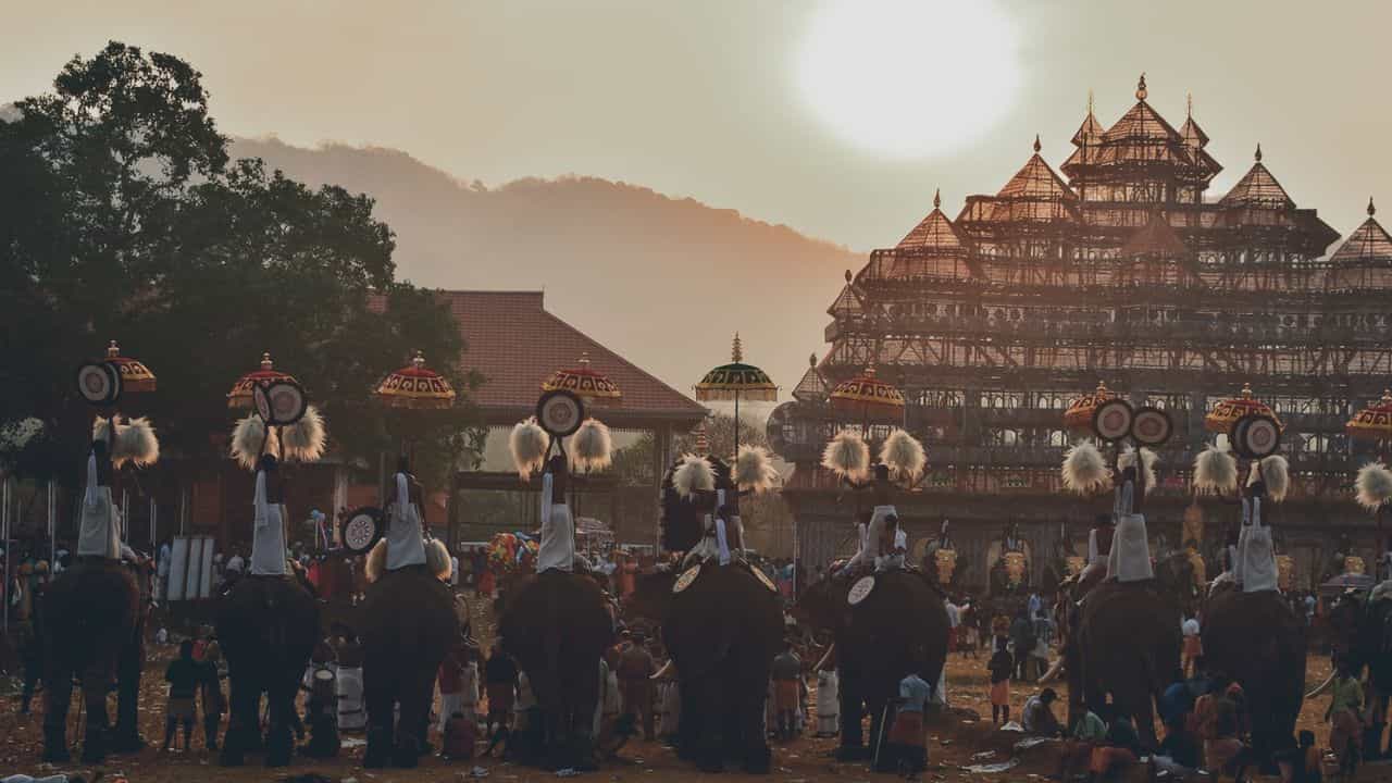 Uthralikav Pooram: വാനോളം ആവേശം .... കണ്ണുകളെല്ലാം ആ കൊയ്തൊഴിഞ്ഞ പാടത്തേക്ക്... നാളെ ഉത്രാളിക്കാവ് പൂരം