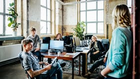 മുംബൈയില്‍ യുകെജി ക്ലാസിന് ഫീസ് 4 ലക്ഷം; ഈ തുകയ്ക്ക് ബിസിനസ്...