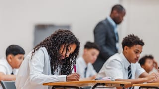 Health Care: മറുകുകൾ സ്വന്തമായി നീക്കം ചെയ്യാറുണ്ടോ? അപകടം ക്ഷണിച്ചുവരുത്തരുത്