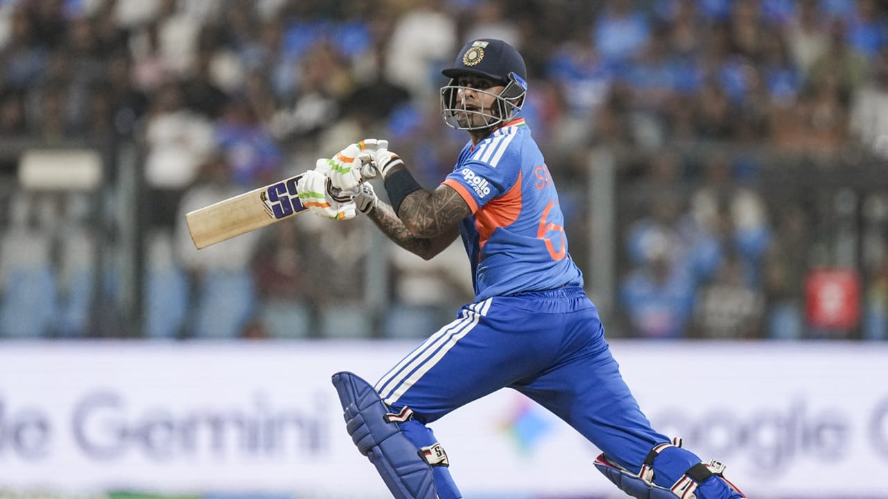 ഇത്തരം വിക്കറ്റുകളില്‍ എങ്ങനെ കളിക്കണമെന്ന് അറിയാം. ആറു വിക്കറ്റിന് 77 എന്ന നിലയില്‍ നില്‍ക്കുമ്പോള്‍ ഒരു ബാറ്റര്‍ അവസാനം വരെ ക്രീസിലുണ്ടാകണമെന്ന് മനസിലാക്കാവുന്നതേയുള്ളൂ. നല്ല ഷോട്ടുകള്‍ കണ്ടെത്താനായിരുന്നു ശ്രമമെന്നും സൂര്യ പറഞ്ഞു  (Image Credits: PTI).