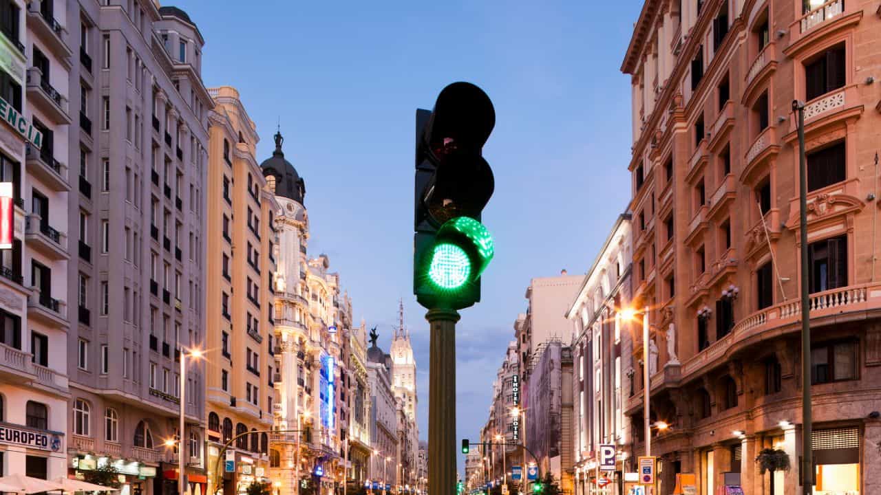 Saudi Arabia Smart Traffic: ഒരു തരികിടയും നടക്കില്ല; ട്രാഫിക് നിയന്ത്രിക്കുന്നത് ഇനി മുതല്‍ എഐയാണ്